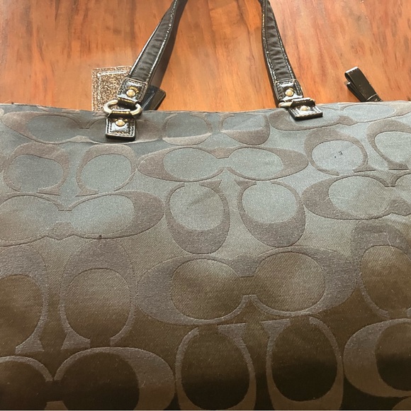Coach Black poppy signature Shoulder Bag in beautiful used condition! - Picture 3 of 8
